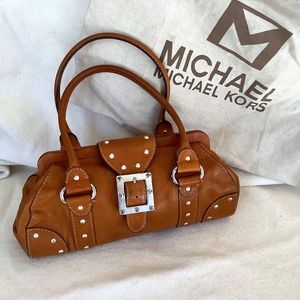 Tan MICHEAL KORS MID SIZE HANDBAG